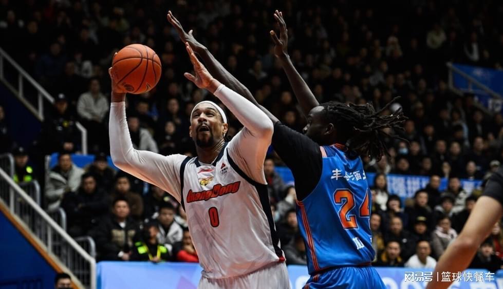 MK体育-104比76狂胜28分！广东送辽篮苦主17连败：斩获1000胜杜锋笑了